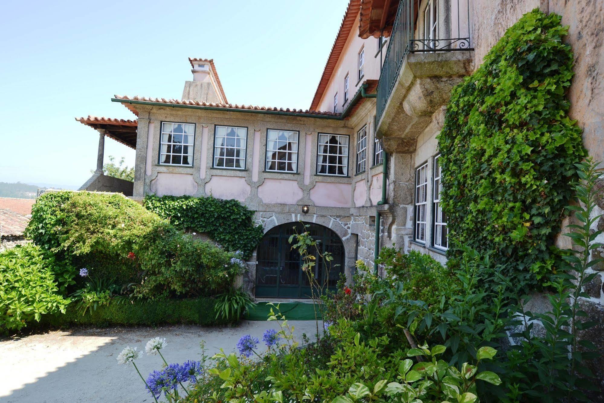 Casa Dos Assentos De Quintiaes Panzió Barcelos Kültér fotó