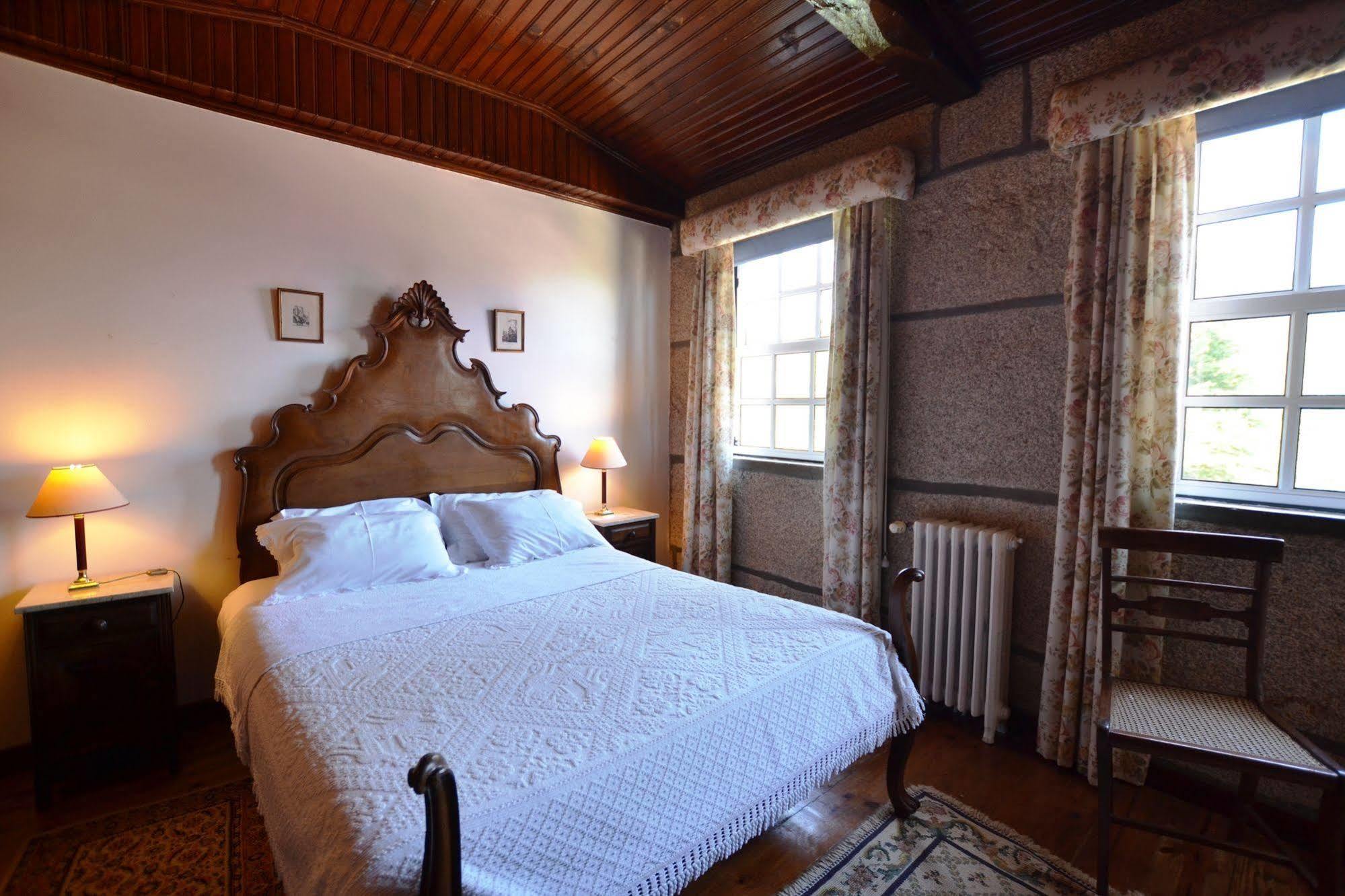 Casa Dos Assentos De Quintiaes Panzió Barcelos Kültér fotó